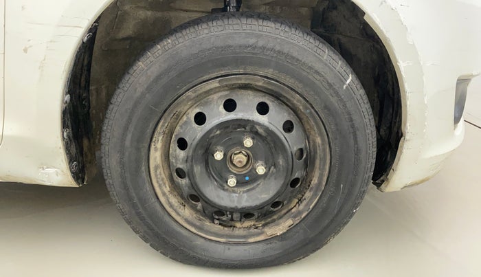 2013 Maruti Swift VXI, Petrol, Manual, 51,905 km, Right Front Wheel