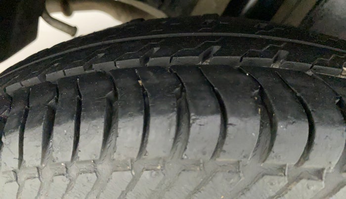 2013 Maruti Swift VXI, Petrol, Manual, 51,905 km, Right Rear Tyre Tread