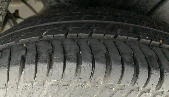 2013 Maruti Swift VXI, Petrol, Manual, 51,905 km, Left Rear Tyre Tread
