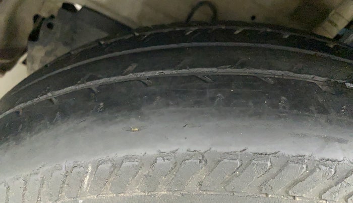 2013 Maruti Swift VXI, Petrol, Manual, 51,905 km, Left Front Tyre Tread