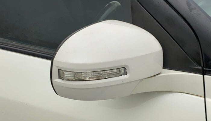 2013 Maruti Swift VXI, Petrol, Manual, 51,905 km, Right rear-view mirror - Indicator light has minor damage