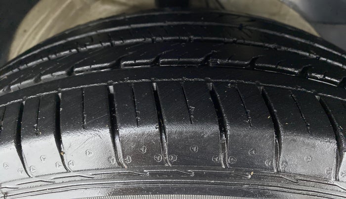 2020 MG HECTOR SHARP DCT PETROL, Petrol, Automatic, 18,055 km, Right Front Tyre Tread