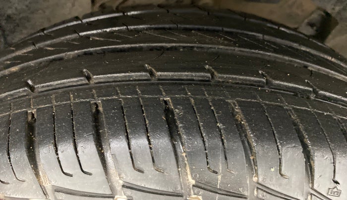 2018 Renault Duster RXS CVT 106 PS, Petrol, Automatic, 13,450 km, Right Front Tyre Tread