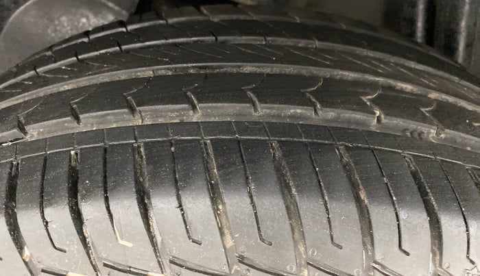 2018 Renault Duster RXS CVT 106 PS, Petrol, Automatic, 13,450 km, Right Rear Tyre Tread