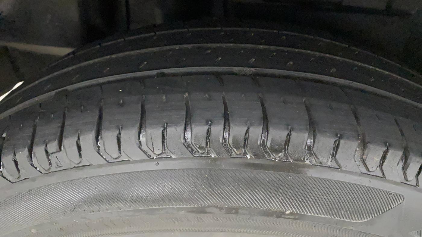 2017 Maruti Dzire VXI, Petrol, Manual, 34,678 km, Right Rear Tyre Tread
