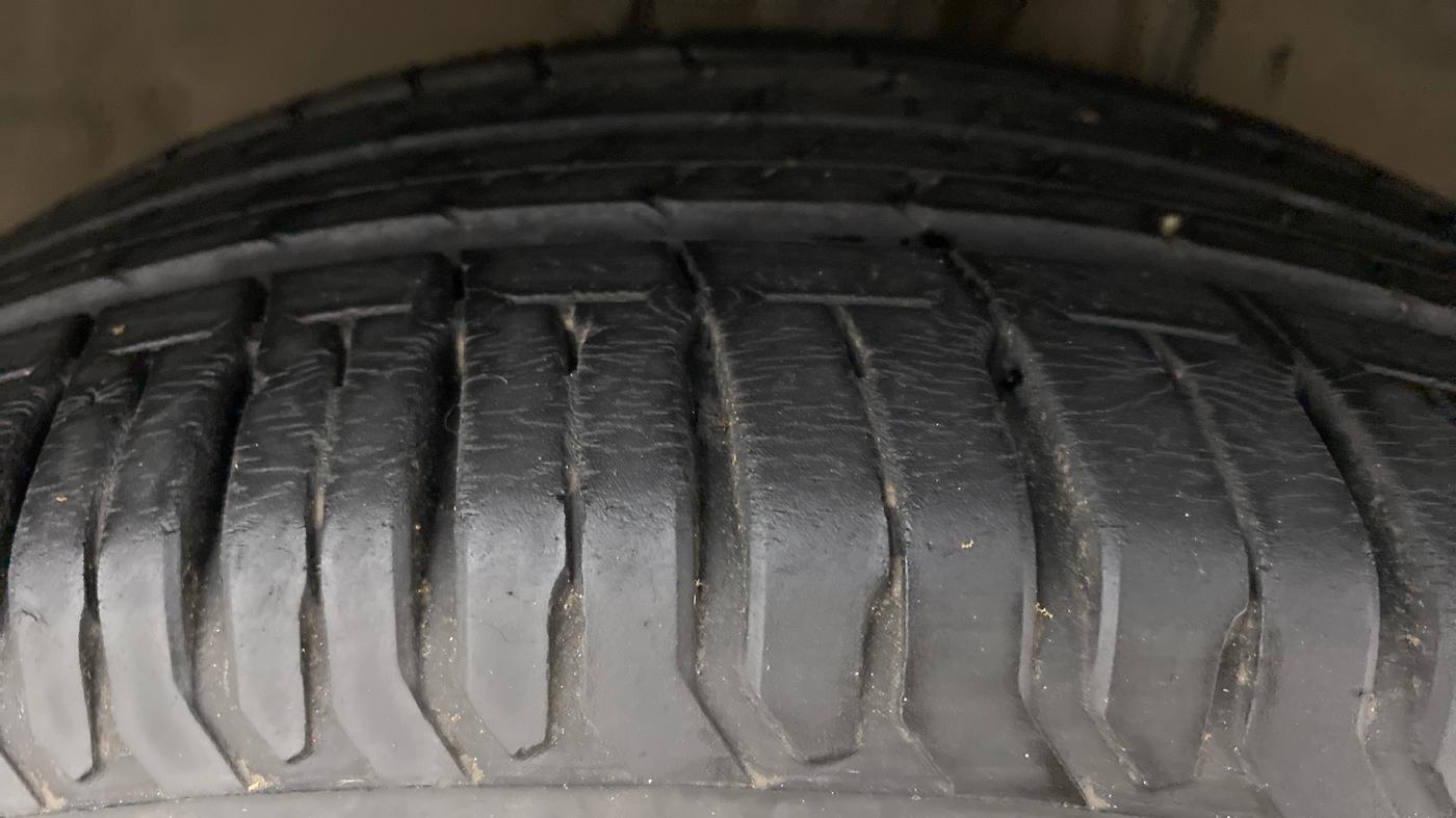 2013 Hyundai i20 SPORTZ 1.2, Petrol, Manual, 72,326 km, Right Front Tyre Tread