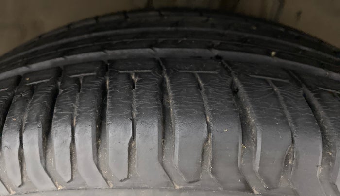 2013 Hyundai i20 SPORTZ 1.2, Petrol, Manual, 72,326 km, Right Front Tyre Tread