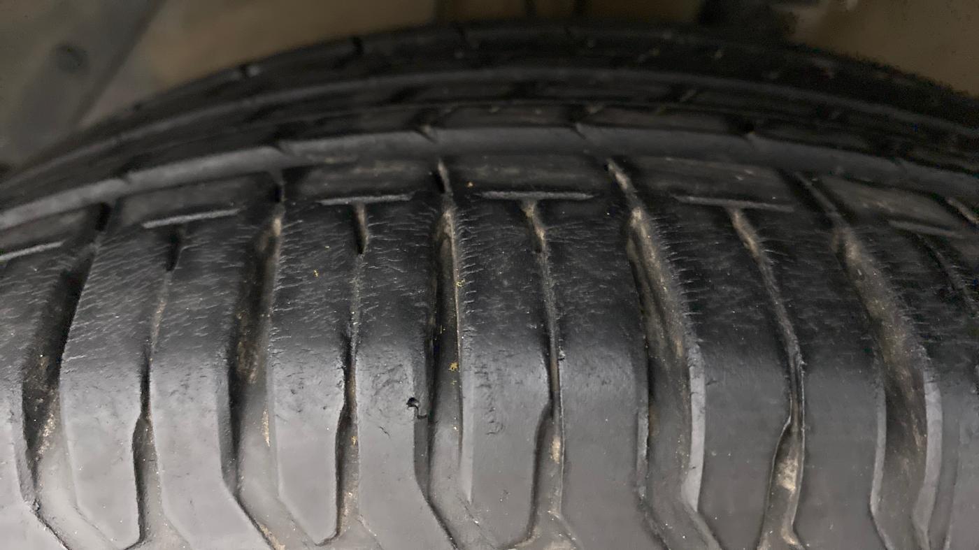 2013 Hyundai i20 SPORTZ 1.2, Petrol, Manual, 72,326 km, Left Front Tyre Tread