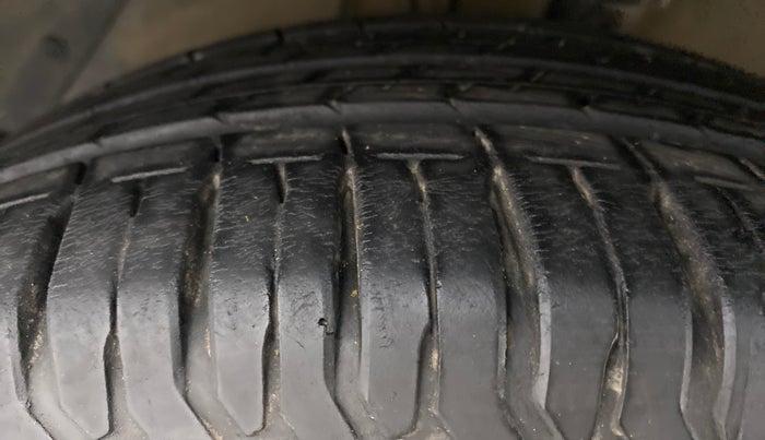 2013 Hyundai i20 SPORTZ 1.2, Petrol, Manual, 72,326 km, Left Front Tyre Tread