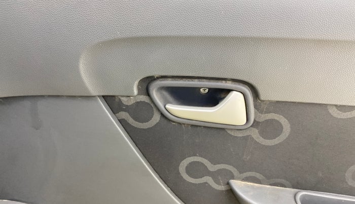 2015 Maruti Alto 800 LXI, Petrol, Manual, 49,527 km, Driver Side Door Panels Control