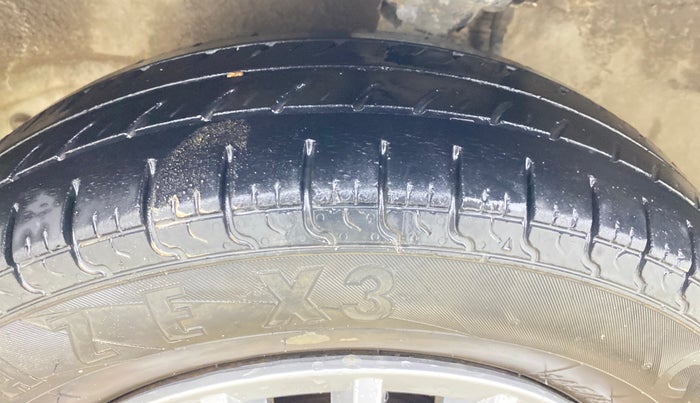 2015 Maruti Alto 800 LXI, Petrol, Manual, 49,527 km, Left Front Tyre Tread