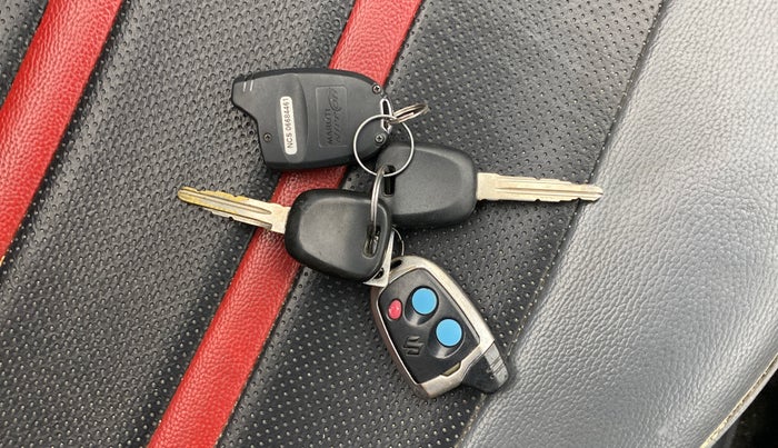 2015 Maruti Alto 800 LXI, Petrol, Manual, 49,527 km, Key Close Up