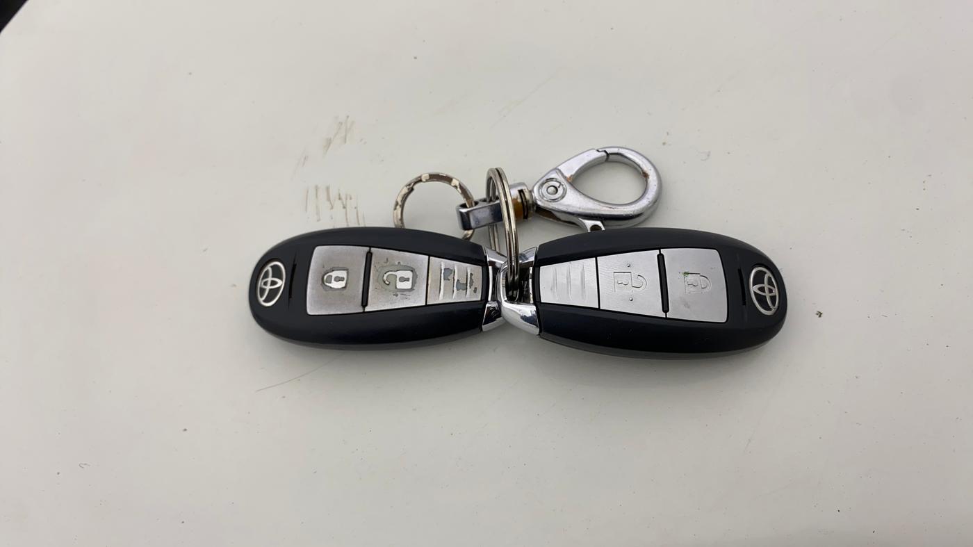 2022 Toyota URBAN CRUISER PREMIUM GRADE AT, Petrol, Automatic, 67,783 km, Key Close Up