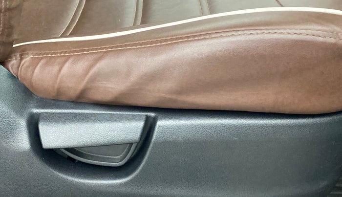 2019 Hyundai NEW SANTRO 1.1 MAGNA MT, Petrol, Manual, 34,113 km, Driver Side Adjustment Panel