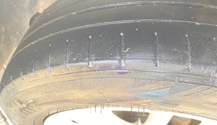 2017 Volkswagen Ameo HIGHLINE PLUS 1.5L AT 16 ALLOY, Diesel, Automatic, 1,06,109 km, Left Rear Tyre Tread