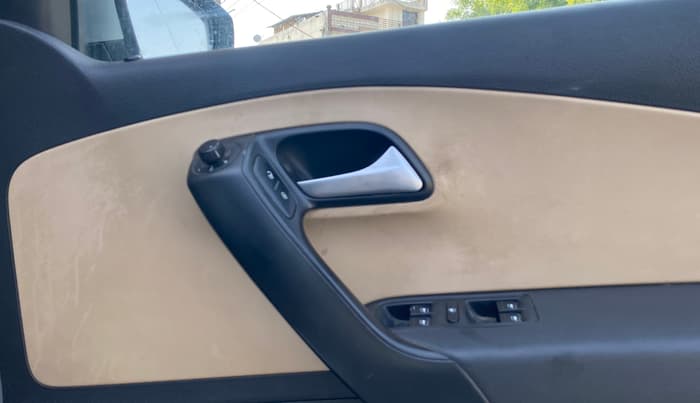 2017 Volkswagen Ameo HIGHLINE PLUS 1.5L AT 16 ALLOY, Diesel, Automatic, 1,06,109 km, Driver Side Door Panels Control