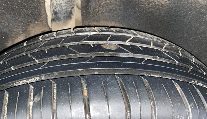 2017 Maruti Vitara Brezza ZDI, Diesel, Manual, 58,534 km, Right Rear Tyre Tread