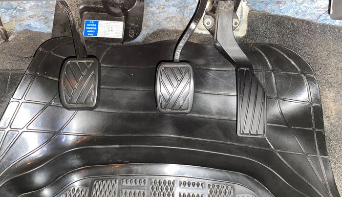 2017 Maruti Vitara Brezza ZDI, Diesel, Manual, 58,534 km, Pedals