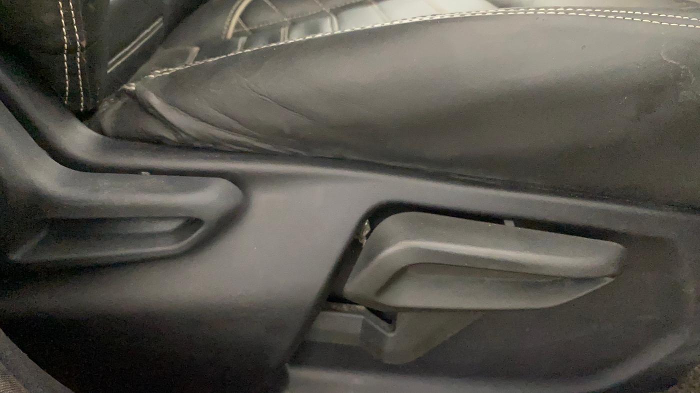 2022 Tata Tiago XZ PLUS CNG, CNG, Manual, 34,672 km, Driver Side Adjustment Panel
