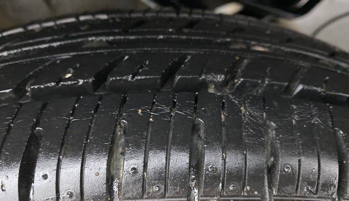 2019 Renault Kwid RXT 1.0 EASY-R AT OPTION, Petrol, Automatic, 11,952 km, Right Rear Tyre Tread