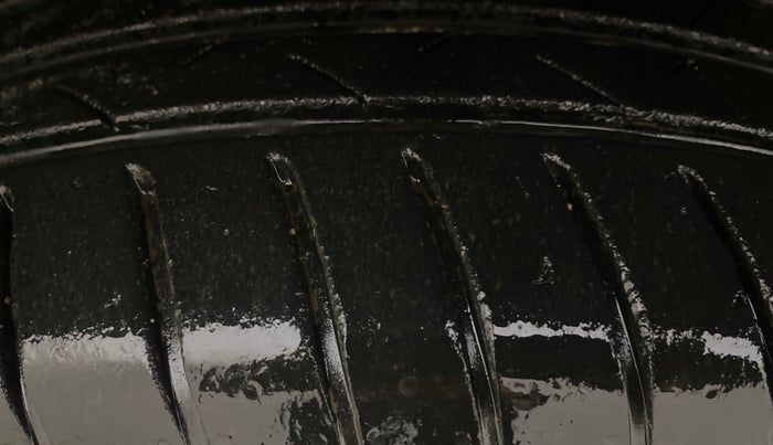 2016 Skoda Yeti STYLE 4X4, Diesel, Manual, 1,46,970 km, Left Front Tyre Tread