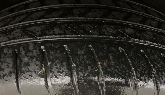 2016 Skoda Yeti STYLE 4X4, Diesel, Manual, 1,46,970 km, Right Rear Tyre Tread