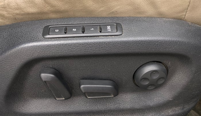 2016 Skoda Yeti STYLE 4X4, Diesel, Manual, 1,46,970 km, Driver Side Adjustment Panel