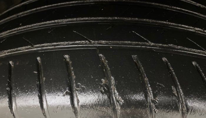 2016 Skoda Yeti STYLE 4X4, Diesel, Manual, 1,46,970 km, Left Rear Tyre Tread