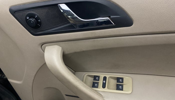 2016 Skoda Yeti STYLE 4X4, Diesel, Manual, 1,46,970 km, Driver Side Door Panels Control