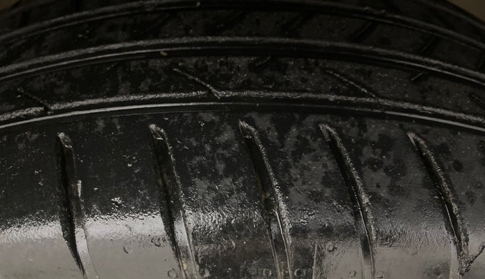 2016 Skoda Yeti STYLE 4X4, Diesel, Manual, 1,46,970 km, Right Front Tyre Tread