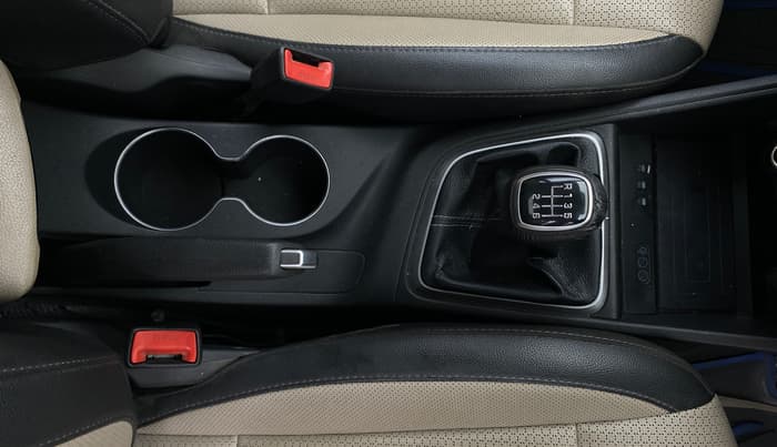 2022 Hyundai Verna SX (O)1.5 MPi, Petrol, Manual, 32,554 km, Gear Lever