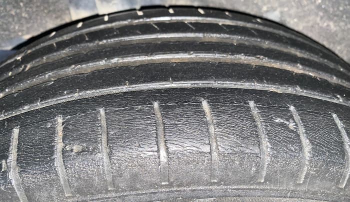 2017 Maruti Baleno ZETA DIESEL 1.3, Diesel, Manual, 98,236 km, Right Rear Tyre Tread