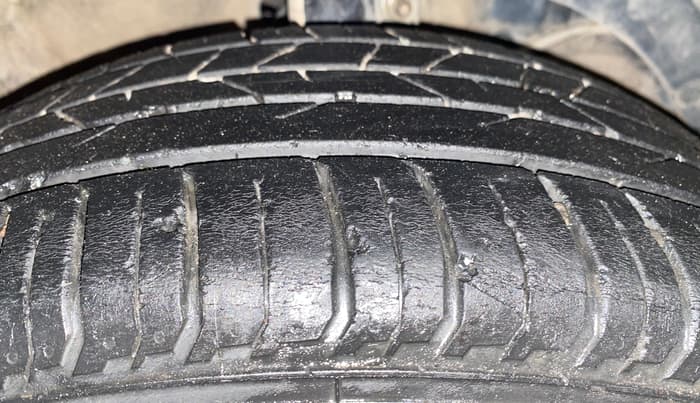 2017 Maruti Baleno ZETA DIESEL 1.3, Diesel, Manual, 98,236 km, Right Front Tyre Tread