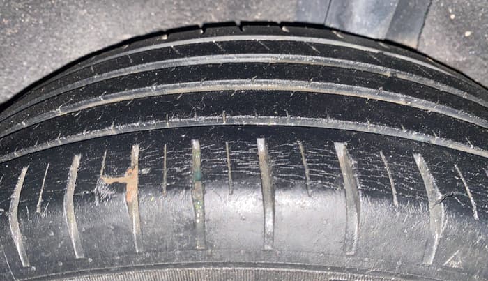 2017 Maruti Baleno ZETA DIESEL 1.3, Diesel, Manual, 98,236 km, Left Rear Tyre Tread