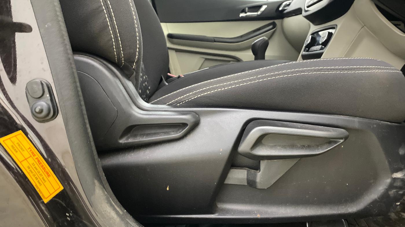 2022 Tata Tiago XZ PLUS CNG, CNG, Manual, 21,445 km, Driver Side Adjustment Panel