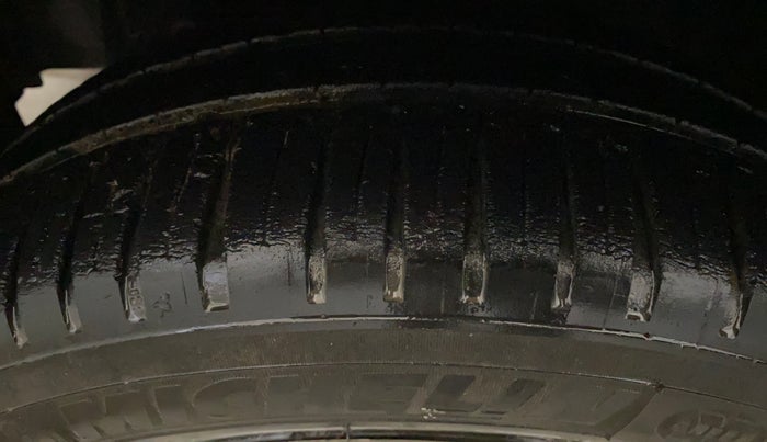 2012 Toyota Etios G, Petrol, Manual, 91,979 km, Left Front Tyre Tread