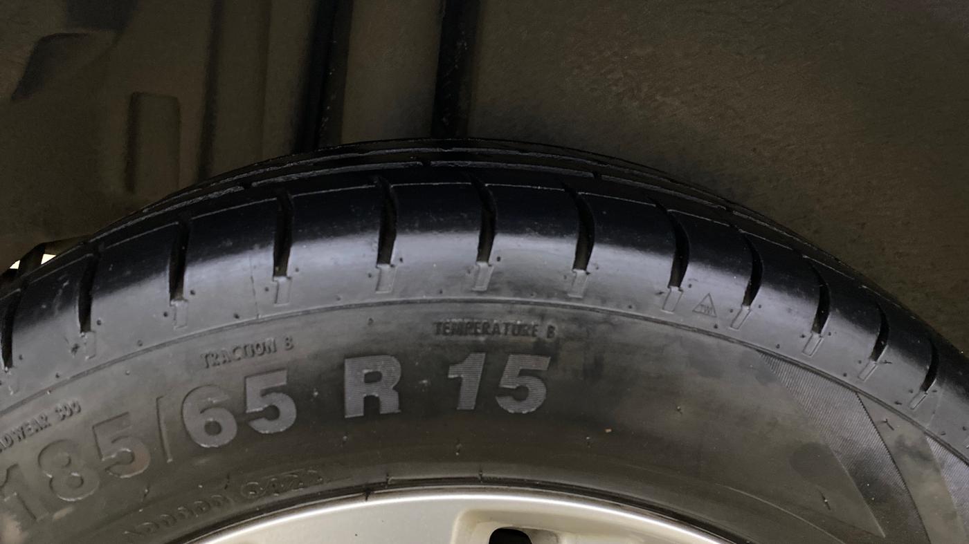 2014 Maruti Swift Dzire ZXI, Petrol, Manual, 93,338 km, Right Rear Tyre Tread