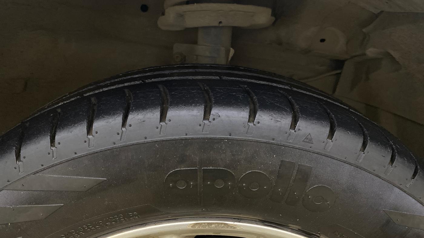 2014 Maruti Swift Dzire ZXI, Petrol, Manual, 93,338 km, Right Front Tyre Tread