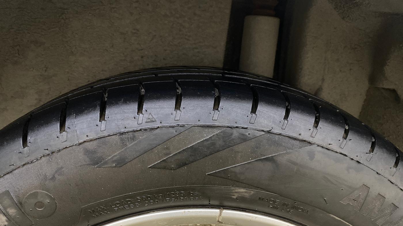 2014 Maruti Swift Dzire ZXI, Petrol, Manual, 93,338 km, Left Rear Tyre Tread