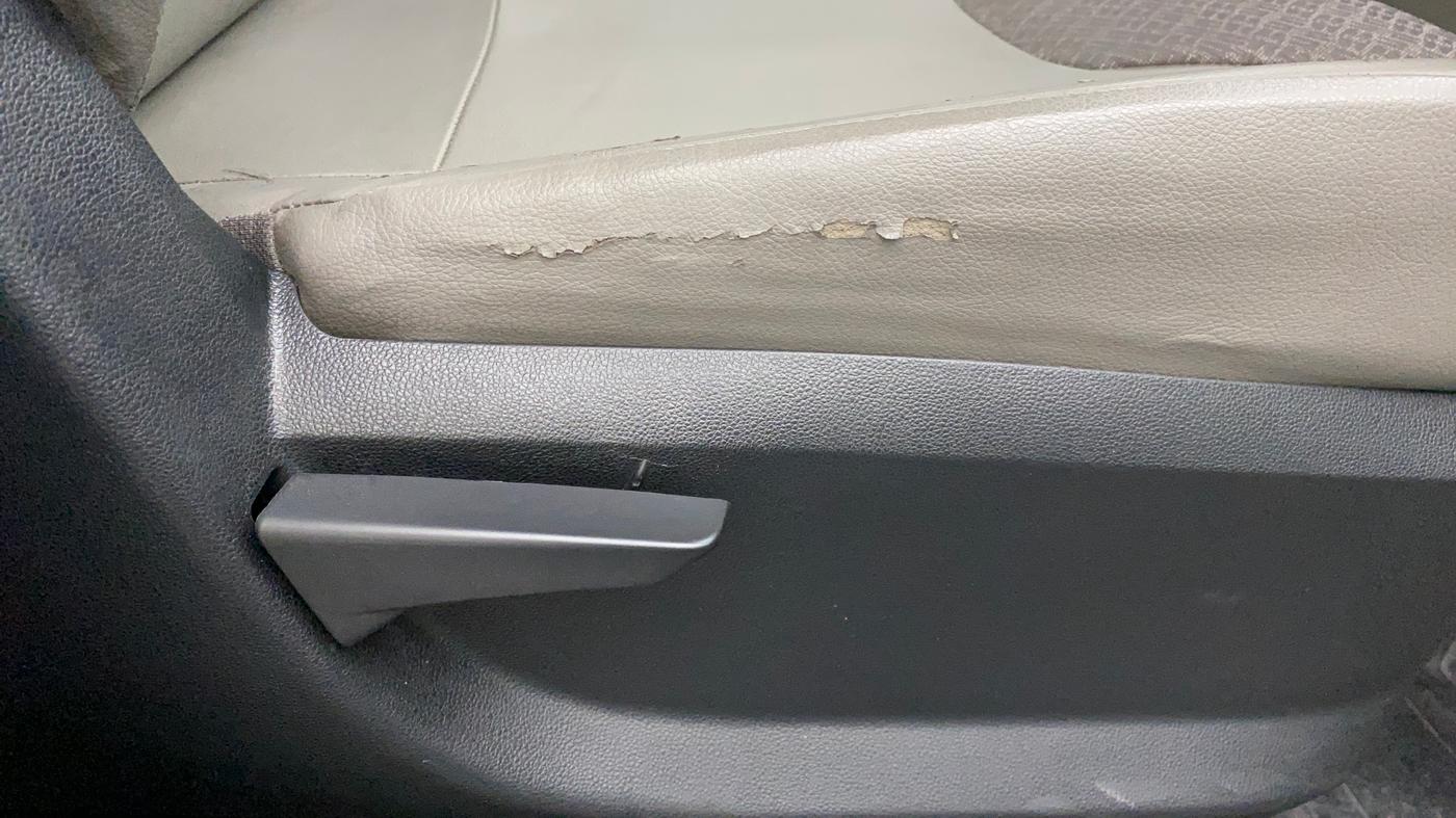 2017 Mahindra Kuv100 K4 6 STR, Petrol, Manual, 33,573 km, Driver Side Adjustment Panel