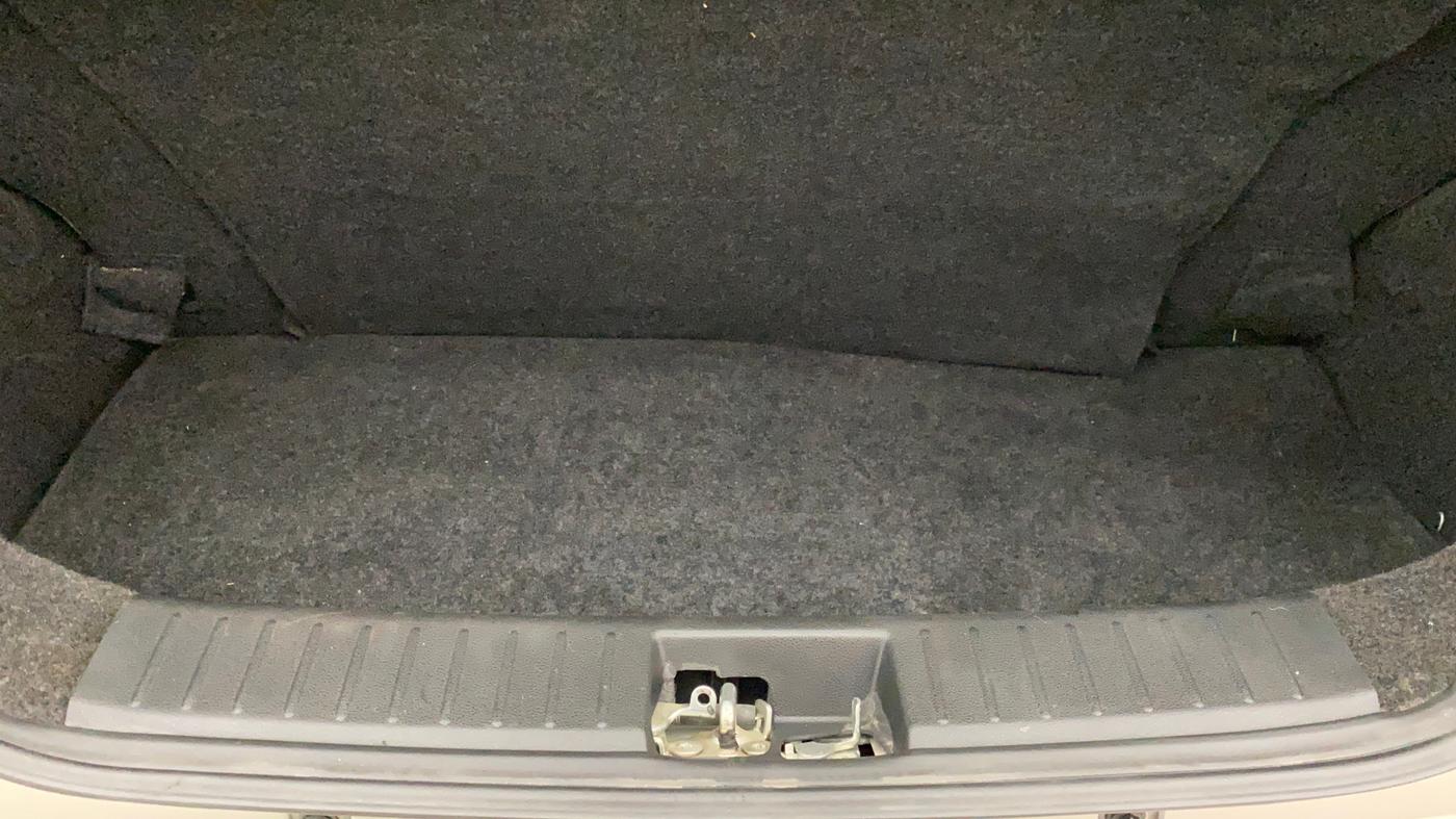 2017 Mahindra Kuv100 K4 6 STR, Petrol, Manual, 33,573 km, Boot Inside