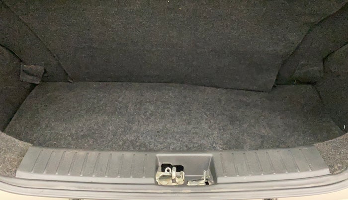 2017 Mahindra Kuv100 K4 6 STR, Petrol, Manual, 33,573 km, Boot Inside