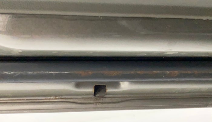 2017 Mahindra Kuv100 K4 6 STR, Petrol, Manual, 33,573 km, Front passenger door - Slight discoloration