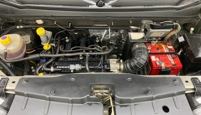 2017 Mahindra Kuv100 K4 6 STR, Petrol, Manual, 33,573 km, Open Bonet