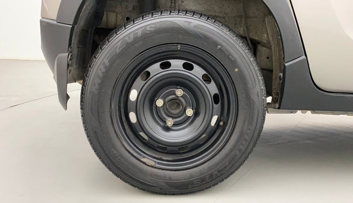 2017 Mahindra Kuv100 K4 6 STR, Petrol, Manual, 33,573 km, Right Rear Wheel