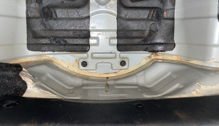 2017 Mahindra Kuv100 K4 6 STR, Petrol, Manual, 33,573 km, Boot floor - Slightly dented