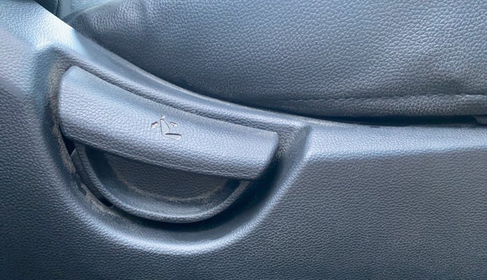 2015 Hyundai Grand i10 MAGNA 1.1 CRDI, Diesel, Manual, 75,672 km, Driver Side Adjustment Panel