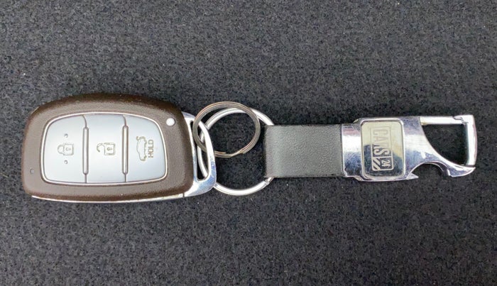 2017 Hyundai Grand i10 ASTA 1.2 KAPPA VTVT, Petrol, Manual, 45,871 km, Key Close Up