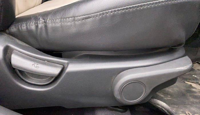 2017 Hyundai Grand i10 ASTA 1.2 KAPPA VTVT, Petrol, Manual, 45,871 km, Driver Side Adjustment Panel