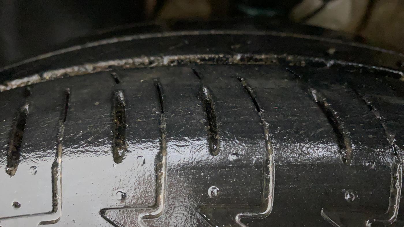 2019 Maruti IGNIS DELTA 1.2 AMT, Petrol, Automatic, 43,556 km, Left Front Tyre Tread